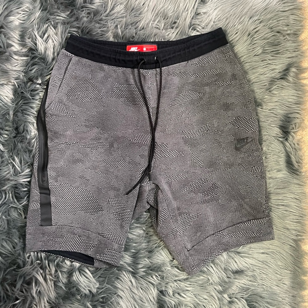 Men’s Nike Tech Shorts - Size Large | Color: Grey